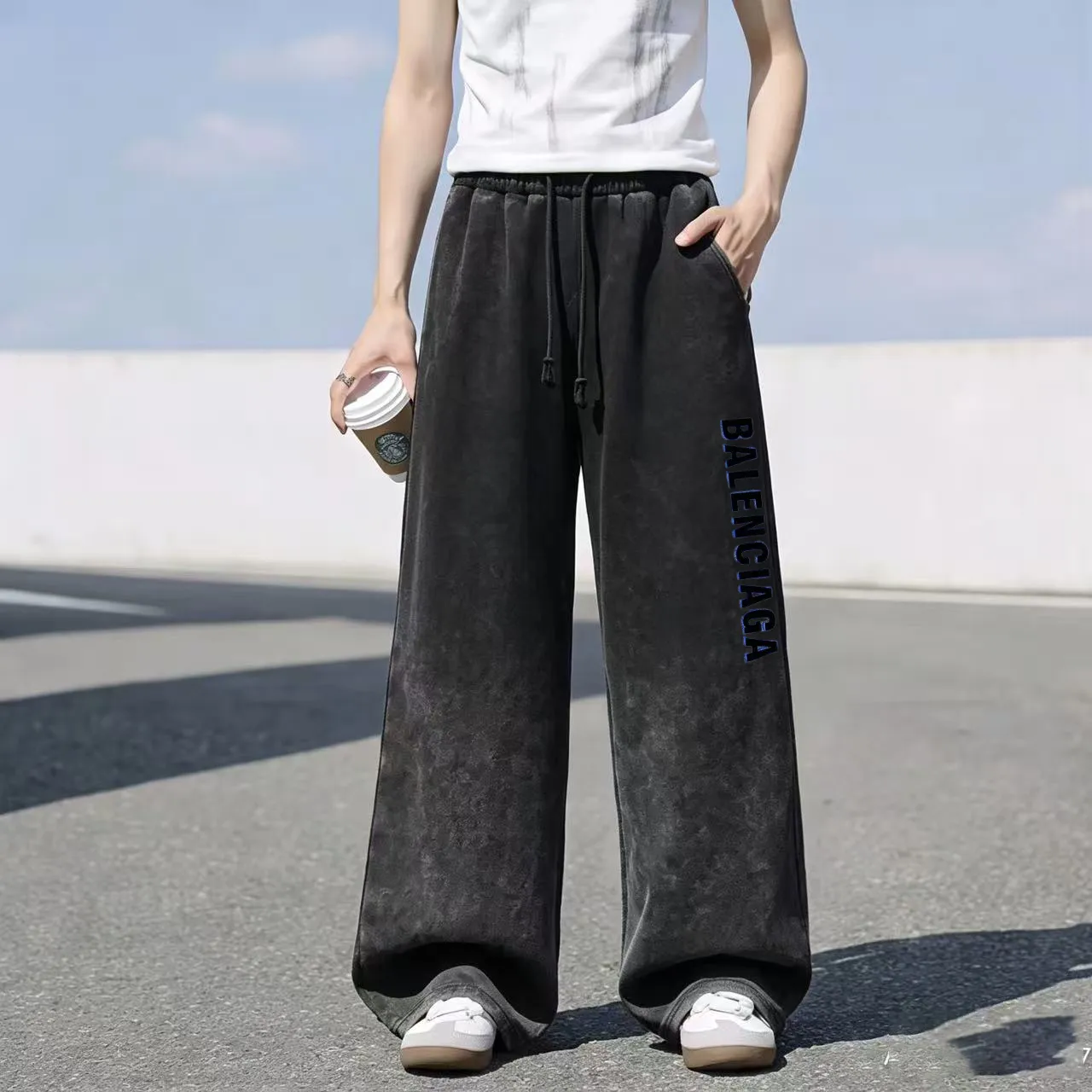 "𝙉𝙚𝙬⚜️Balenciaga" 2026 Autumn and Winter New Arrival sweatpants 360g 100% cotton distressed fried snowflakes, suede laminated print, wide-leg trousers Color: Black Blue green coffee, Sizes: S M L XL XXL Buy now👉 Buy now👉 Buy now👉